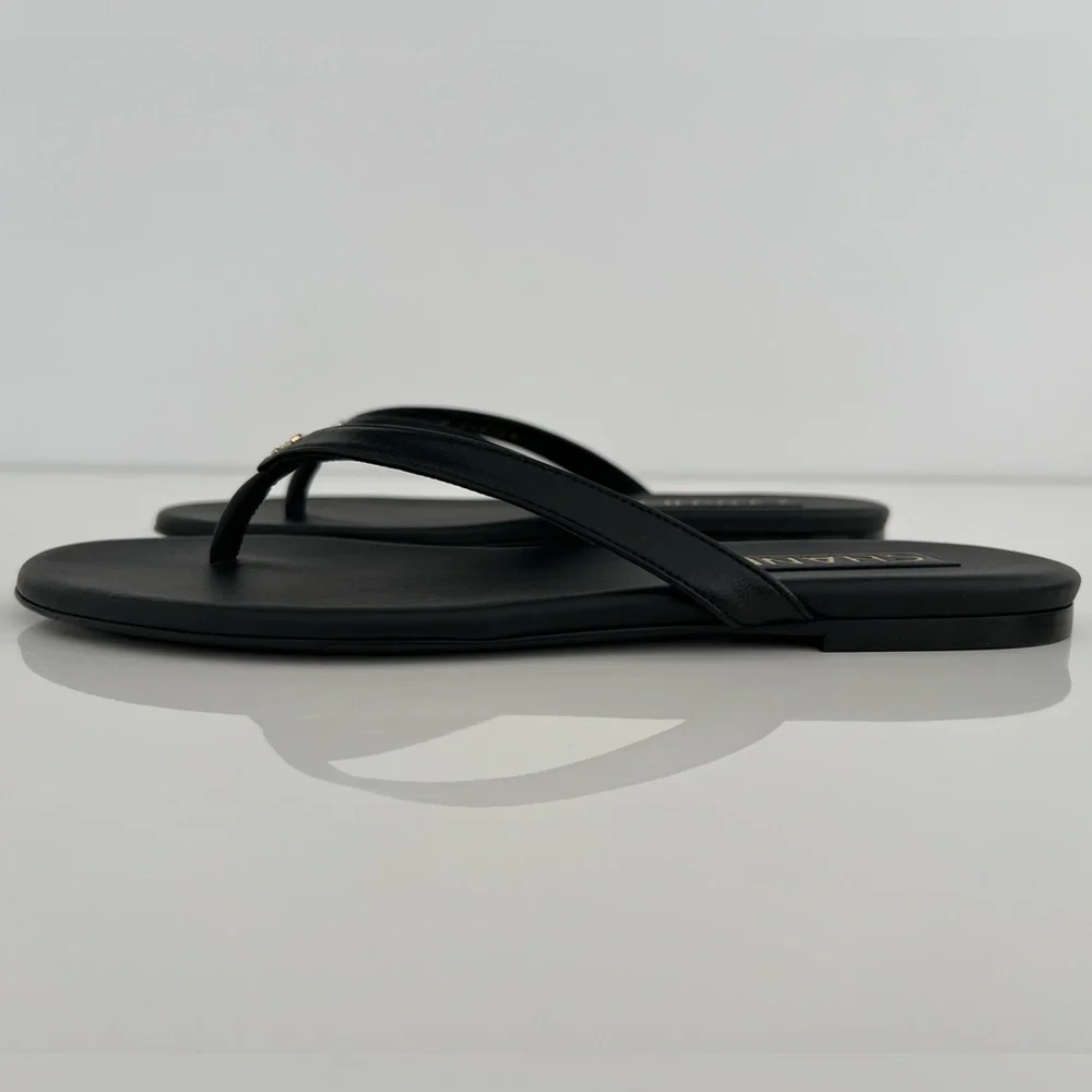 CHANEL 25A CC CRYSTAL BLACK LEATHER THONG SANDALS SIZE IT 37.5 / US 7.5 NIB!